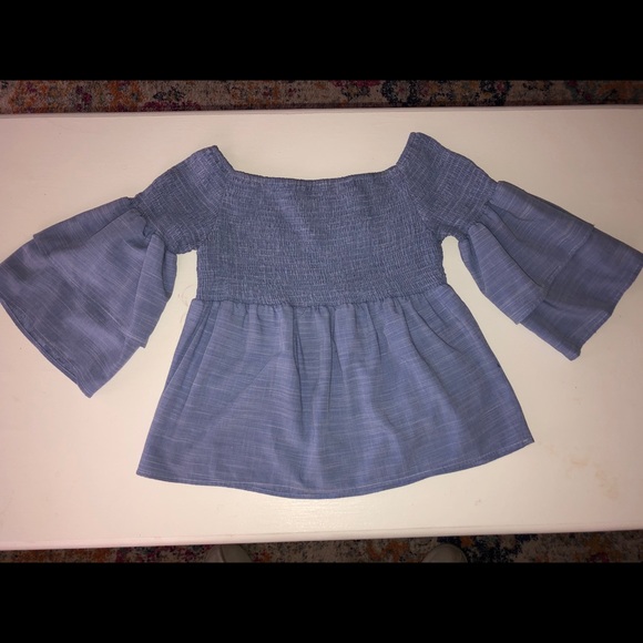 Off the shoulder - Picture 1 of 2